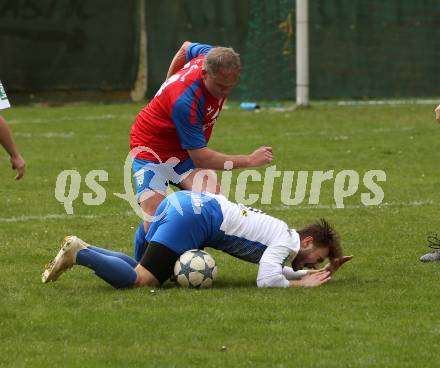 Fussball. 2. Klasse C.  Frantschach gegen Kraig.  Gerhard Stocker (Frantschach),  Nico Benito Holzer  (Kraig). Frantschach, 10.4.2022.
Foto: Kuess 
---
pressefotos, pressefotografie, kuess, qs, qspictures, sport, bild, bilder, bilddatenbank