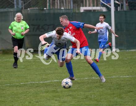 Fussball. 2. Klasse C.  Frantschach gegen Kraig. Gerhard Stocker  (Frantschach), Bernhard Griesser (Kraig). Frantschach, 10.4.2022.
Foto: Kuess 
---
pressefotos, pressefotografie, kuess, qs, qspictures, sport, bild, bilder, bilddatenbank