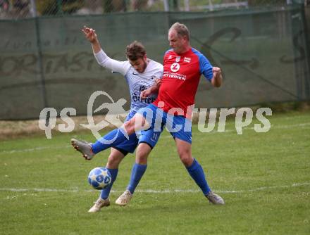 Fussball. 2. Klasse C.  Frantschach gegen Kraig.  Gerhard Stocker (Frantschach),  Nico Benito Holzer  (Kraig). Frantschach, 10.4.2022.
Foto: Kuess 
---
pressefotos, pressefotografie, kuess, qs, qspictures, sport, bild, bilder, bilddatenbank