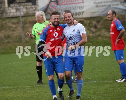 Fussball. 2. Klasse C.  Frantschach gegen Kraig. Haci Osman Yavru  (Frantschach),  Georg Pirker   (Kraig). Frantschach, 10.4.2022.
Foto: Kuess 
---
pressefotos, pressefotografie, kuess, qs, qspictures, sport, bild, bilder, bilddatenbank