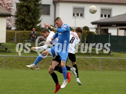 Fussball Kaerntner Liga. Bleiburg gegen SAK.  Grega Klaric, Mathias Robert Knauder (Bleiburg), Zoran Vukovic   (SAK). Bleiburg, 16.4.2022.
Foto: Kuess
---
pressefotos, pressefotografie, kuess, qs, qspictures, sport, bild, bilder, bilddatenbank