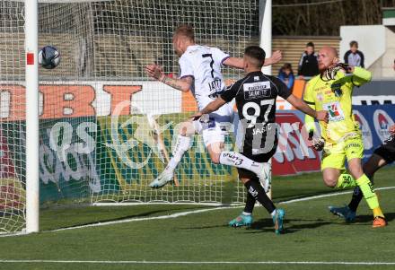 Fussball Bundesliga. Meistergruppe. WAC gegen Austria Klagenfurt. Adis Jasic, (WAC), Florian Jaritz   (Klagenfurt). Wolfsberg, am 17.4.2022.
Foto: Kuess
www.qspictures.net
---
pressefotos, pressefotografie, kuess, qs, qspictures, sport, bild, bilder, bilddatenbank