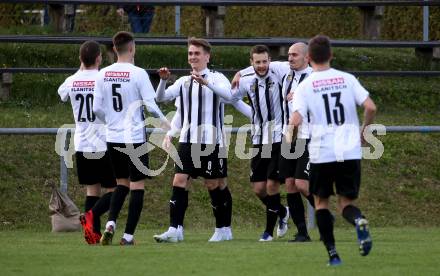 Fussball Kaerntner Liga. Bleiburg gegen SAK.  Torjubel  Mathias Robert Knauder (Bleiburg). Bleiburg, 16.4.2022.
Foto: Kuess
---
pressefotos, pressefotografie, kuess, qs, qspictures, sport, bild, bilder, bilddatenbank