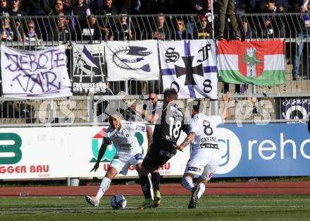 Fussball Bundesliga. Meistergruppe. WAC gegen Austria Klagenfurt. Thorsten Roecher, (WAC),  Michael Blauensteiner, Kosmas Gkezos  (Klagenfurt). Wolfsberg, am 17.4.2022.
Foto: Kuess
www.qspictures.net
---
pressefotos, pressefotografie, kuess, qs, qspictures, sport, bild, bilder, bilddatenbank