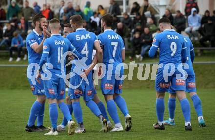 Fussball Kaerntner Liga. Bleiburg gegen SAK.  Torjubel  (SAK). Bleiburg, 16.4.2022.
Foto: Kuess
---
pressefotos, pressefotografie, kuess, qs, qspictures, sport, bild, bilder, bilddatenbank