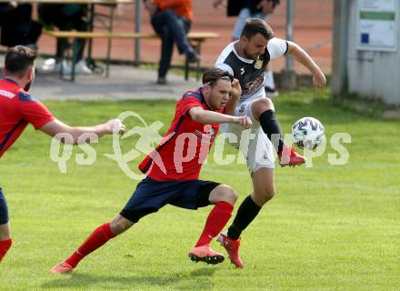 Fussball. 2. Klasse A. Baldramsdorf gegen Sachsenburg Kickers.    Gregor Michael Rogl (Baldramsdorf), Daniel Pirker   (Sachsenburg Kickers). Baldramsdorf, 30.4.2022.
Foto: Kuess 
---
pressefotos, pressefotografie, kuess, qs, qspictures, sport, bild, bilder, bilddatenbank
