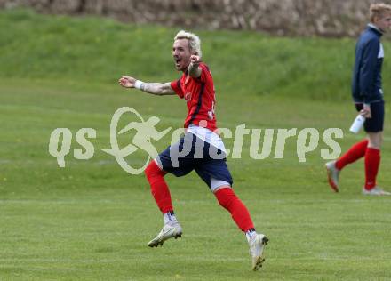 Fussball. 2. Klasse A. Baldramsdorf gegen Sachsenburg Kickers.    Torjubel Patrick Kaiser, (Baldramsdorf). Baldramsdorf, 30.4.2022.
Foto: Kuess
www.qspictures.net
---
pressefotos, pressefotografie, kuess, qs, qspictures, sport, bild, bilder, bilddatenbank
