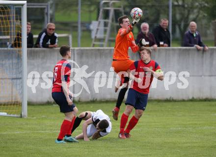 Fussball. 2. Klasse A. Baldramsdorf gegen Sachsenburg Kickers.    Philipp Herbert Ronacher, Niklas Ronacher, Mika Gerhard Kloesch, (Baldramsdorf),    Michael Grischenig (Sachsenburg Kickers). Baldramsdorf, 30.4.2022.
Foto: Kuess 
---
pressefotos, pressefotografie, kuess, qs, qspictures, sport, bild, bilder, bilddatenbank