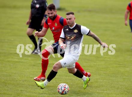 Fussball. 2. Klasse A. Baldramsdorf gegen Sachsenburg Kickers.    Marco Krassnitzer (Baldramsdorf),  Semir Berberovic  (Sachsenburg Kickers). Baldramsdorf, 30.4.2022.
Foto: Kuess 
---
pressefotos, pressefotografie, kuess, qs, qspictures, sport, bild, bilder, bilddatenbank