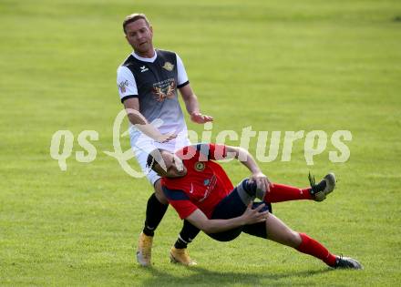 Fussball. 2. Klasse A. Baldramsdorf gegen Sachsenburg Kickers.    verletzt Johannes Georg Rogl (Baldramsdorf), Nereo Devescovi (Sachsenburg). Baldramsdorf, 30.4.2022.
Foto: Kuess 
---
pressefotos, pressefotografie, kuess, qs, qspictures, sport, bild, bilder, bilddatenbank