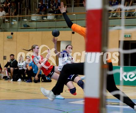 Handball Frauen. SC witasek Ferlach/Feldkirchen gegen WAT Atzgersdorf. Lena Ljubic, (Ferlach/Feldkirchen),  Lili Gschwendtner  (Atzgersdorf). Ferlach, am 11.5.2022.
Foto: Kuess
---
pressefotos, pressefotografie, kuess, qs, qspictures, sport, bild, bilder, bilddatenbank