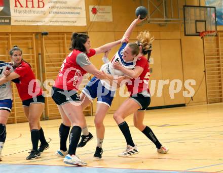 Handball Frauen. SC witasek Ferlach/Feldkirchen gegen WAT Atzgersdorf. Petra Fister,  (Ferlach/Feldkirchen), Johanna Failmayer, Melanie Sujer  (Atzgersdorf). Ferlach, am 11.5.2022.
Foto: Kuess
---
pressefotos, pressefotografie, kuess, qs, qspictures, sport, bild, bilder, bilddatenbank