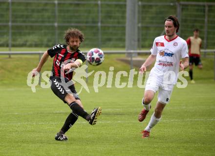 Fussball. Kaerntner Liga. Admira Villach gegen Maria Saal. Christoph Stattmann   (Admira Villach),  Marco Paul Pirker  (Maria Saal). Villach, 14.5.2022.
Foto: Kuess
---
pressefotos, pressefotografie, kuess, qs, qspictures, sport, bild, bilder, bilddatenbank