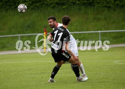 Fussball. Kaerntner Liga. Admira Villach gegen Maria Saal.  Manuel Thomas Guggenberger (Admira Villach),  Matic Zupanc  (Maria Saal). Villach, 14.5.2022.
Foto: Kuess
---
pressefotos, pressefotografie, kuess, qs, qspictures, sport, bild, bilder, bilddatenbank