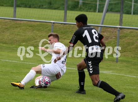 Fussball. Kaerntner Liga. Admira Villach gegen Maria Saal.  Omar Hamzi (Admira Villach),  Manuel Kerhe  (Maria Saal). Villach, 14.5.2022.
Foto: Kuess
---
pressefotos, pressefotografie, kuess, qs, qspictures, sport, bild, bilder, bilddatenbank