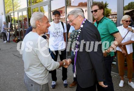 Fussball Bundesliga. Play-off. SK Austria Klagenfurt gegen FK Austria Wien.  Legendentreffen.    Franz Hasil, Landeshauptmann Peter Kaiser. Klagenfurt, am 15.5.2022.
Foto: Kuess
www.qspictures.net
---
pressefotos, pressefotografie, kuess, qs, qspictures, sport, bild, bilder, bilddatenbank