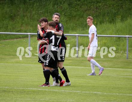 Fussball. Kaerntner Liga. Admira Villach gegen Maria Saal.  Torjubel  Dejan Kecanovic, Manuel Thomas Guggenberger, Florian Uggowitzer (Admira Villach). Villach, 14.5.2022.
Foto: Kuess
---
pressefotos, pressefotografie, kuess, qs, qspictures, sport, bild, bilder, bilddatenbank