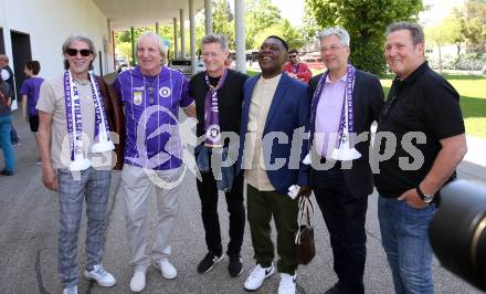 Fussball Bundesliga. Play-off. SK Austria Klagenfurt gegen FK Austria Wien.  Legendentreffen.   Franz Oberacher, Helmut Koenig, Arno Arthofer, Kasim Ramadhani, Landeshauptmann Peter Kaiser, Fritz Benko . Klagenfurt, am 15.5.2022.
Foto: Kuess
www.qspictures.net
---
pressefotos, pressefotografie, kuess, qs, qspictures, sport, bild, bilder, bilddatenbank