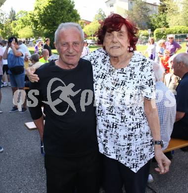 Fussball Bundesliga. Play-off. SK Austria Klagenfurt gegen FK Austria Wien.  Legendentreffen.    Ivica Senzen, Anna Krainz. Klagenfurt, am 15.5.2022.
Foto: Kuess
www.qspictures.net
---
pressefotos, pressefotografie, kuess, qs, qspictures, sport, bild, bilder, bilddatenbank