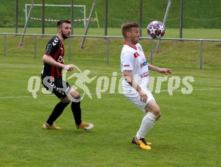 Fussball. Kaerntner Liga. Admira Villach gegen Maria Saal. Christoph Puschnig  (Admira Villach),    Manuel Kerhe (Maria Saal). Villach, 14.5.2022.
Foto: Kuess
---
pressefotos, pressefotografie, kuess, qs, qspictures, sport, bild, bilder, bilddatenbank