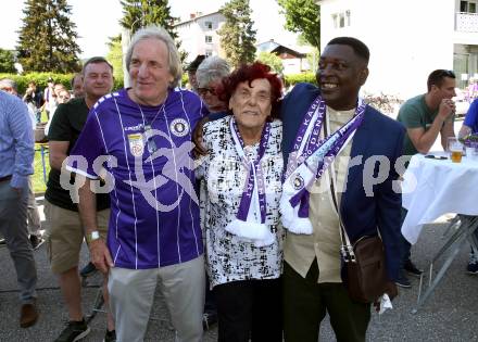 Fussball Bundesliga. Play-off. SK Austria Klagenfurt gegen FK Austria Wien.  Legendentreffen.    Helmut Koenig, Anna Krainz, Kasim Ramadhani. Klagenfurt, am 15.5.2022.
Foto: Kuess
www.qspictures.net
---
pressefotos, pressefotografie, kuess, qs, qspictures, sport, bild, bilder, bilddatenbank
