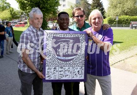 Fussball Bundesliga. Play-off. SK Austria Klagenfurt gegen FK Austria Wien.  Legendentreffen.    Kasim Ramadhani, Kurt Widmann, Helmut Koenig. Klagenfurt, am 15.5.2022.
Foto: Kuess
www.qspictures.net
---
pressefotos, pressefotografie, kuess, qs, qspictures, sport, bild, bilder, bilddatenbank