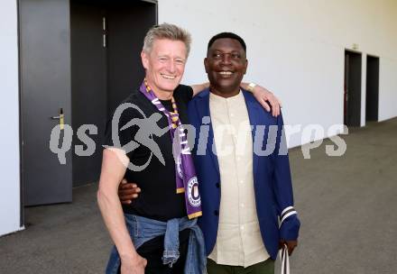 Fussball Bundesliga. Play-off. SK Austria Klagenfurt gegen FK Austria Wien.  Legendentreffen. Arno Arthofer, Kasim Ramadhani. Klagenfurt, am 15.5.2022.
Foto: Kuess
www.qspictures.net
---
pressefotos, pressefotografie, kuess, qs, qspictures, sport, bild, bilder, bilddatenbank