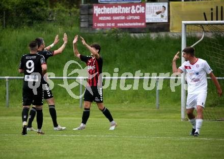 Fussball. Kaerntner Liga. Admira Villach gegen Maria Saal. Torjubel Manuel Thomas Guggenberger, Dejan Kecanovic, Mario Dolinar   (Admira Villach). Villach, 14.5.2022.
Foto: Kuess
---
pressefotos, pressefotografie, kuess, qs, qspictures, sport, bild, bilder, bilddatenbank