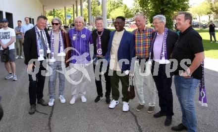 Fussball Bundesliga. Play-off. SK Austria Klagenfurt gegen FK Austria Wien.  Legendentreffen.   Buergermeister Christian Scheider, Franz Oberacher, Helmut Koenig, Arno Arthofer, Kasim Ramadhani, Walter Ludescher, Landeshauptmann Peter Kaiser, Fritz Benko . Klagenfurt, am 15.5.2022.
Foto: Kuess
www.qspictures.net
---
pressefotos, pressefotografie, kuess, qs, qspictures, sport, bild, bilder, bilddatenbank