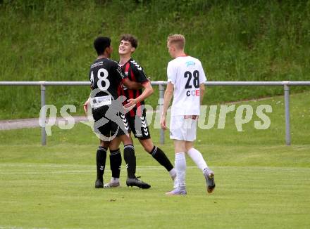 Fussball. Kaerntner Liga. Admira Villach gegen Maria Saal.  Torjubel  Manuel Thomas Guggenberger, Omar Hamzi (Admira Villach). Villach, 14.5.2022.
Foto: Kuess
---
pressefotos, pressefotografie, kuess, qs, qspictures, sport, bild, bilder, bilddatenbank