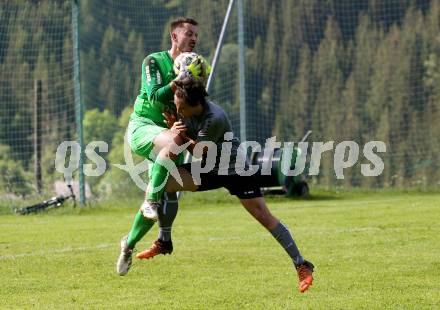 Fussball 1. Klasse C. Oberes Metnitztal gegen Treibach 1b. Marco Knapp  (Metnitztal),  Raphael Liebminger (Treibach).  Grades, am 4.6.2022.
Foto: Kuess
---
pressefotos, pressefotografie, kuess, qs, qspictures, sport, bild, bilder, bilddatenbank