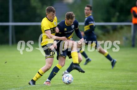 Fussball. 1. Klasse D. Bad St. Leonhard gegen DSG Ferlach.  Maximilian Sandro Stoni (Bad St. Leonhard), Michael Krainer   (Ferlach). Bad St. Leonhard, 28.5.2022.
Foto: Kuess
---
pressefotos, pressefotografie, kuess, qs, qspictures, sport, bild, bilder, bilddatenbank