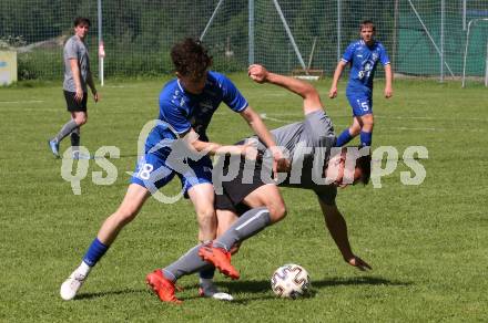Fussball 1. Klasse C. Oberes Metnitztal gegen Treibach 1b.  Florian Hobisch (Metnitztal),   Luca Meinhard Weitensfelder (Treibach).  Grades, am 4.6.2022.
Foto: Kuess
---
pressefotos, pressefotografie, kuess, qs, qspictures, sport, bild, bilder, bilddatenbank