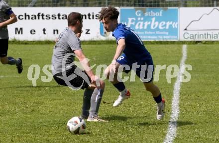 Fussball 1. Klasse C. Oberes Metnitztal gegen Treibach 1b.  Bernhard Neuwirther (Metnitztal),  Luca Meinhard Weitensfelder (Treibach).  Grades, am 4.6.2022.
Foto: Kuess
---
pressefotos, pressefotografie, kuess, qs, qspictures, sport, bild, bilder, bilddatenbank