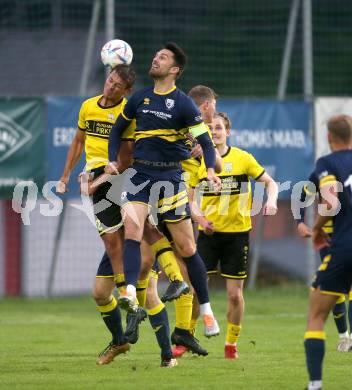 Fussball. 1. Klasse D. Bad St. Leonhard gegen DSG Ferlach.  Michael Rabensteiner (Bad St. Leonhard),  Christian Schweiger  (Ferlach). Bad St. Leonhard, 28.5.2022.
Foto: Kuess
---
pressefotos, pressefotografie, kuess, qs, qspictures, sport, bild, bilder, bilddatenbank