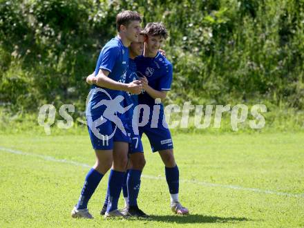 Fussball 1. Klasse C. Oberes Metnitztal gegen Treibach 1b.  Torjubel Florian Johannes Napetschnig, Samuel Mario Lauhard, Lucas Ramusch  (Treibach).  Grades, am 4.6.2022.
Foto: Kuess
---
pressefotos, pressefotografie, kuess, qs, qspictures, sport, bild, bilder, bilddatenbank