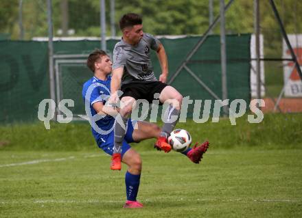 Fussball 1. Klasse C. Oberes Metnitztal gegen Treibach 1b. Pascal Wurzer  (Metnitztal),   Christian Adolf Kircher (Treibach).  Grades, am 4.6.2022.
Foto: Kuess
---
pressefotos, pressefotografie, kuess, qs, qspictures, sport, bild, bilder, bilddatenbank