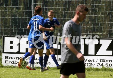 Fussball 1. Klasse C. Oberes Metnitztal gegen Treibach 1b. Torjubel  Gregor Hilweg, Florian Johannes Napetschnig  (Treibach).  Grades, am 4.6.2022.
Foto: Kuess
---
pressefotos, pressefotografie, kuess, qs, qspictures, sport, bild, bilder, bilddatenbank