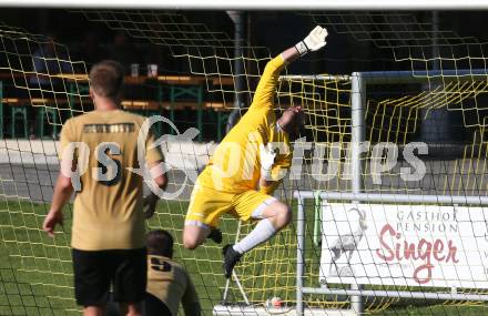 Fussball Kaerntner Liga. Koettmannsdorf gegen Maria Saal.   Alexander Schenk (Koettmannsdorf). Koettmannsdorf, am 11.6.2022.
Foto: Kuess
---
pressefotos, pressefotografie, kuess, qs, qspictures, sport, bild, bilder, bilddatenbank