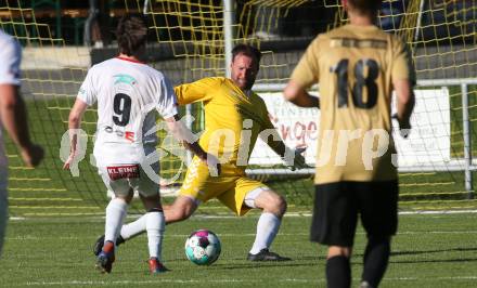 Fussball Kaerntner Liga. Koettmannsdorf gegen Maria Saal.   Alexander Schenk (Koettmannsdorf), Marco Paul Pirker  (Maria Saal). Koettmannsdorf, am 11.6.2022.
Foto: Kuess
---
pressefotos, pressefotografie, kuess, qs, qspictures, sport, bild, bilder, bilddatenbank