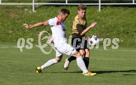 Fussball Kaerntner Liga. Koettmannsdorf gegen Maria Saal.   Lukas Valentin Perdacher (Koettmannsdorf), Manuel Kerhe  (Maria Saal). Koettmannsdorf, am 11.6.2022.
Foto: Kuess
---
pressefotos, pressefotografie, kuess, qs, qspictures, sport, bild, bilder, bilddatenbank