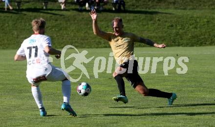 Fussball Kaerntner Liga. Koettmannsdorf gegen Maria Saal.   Aner Mandzic (Koettmannsdorf),  Alexander Kerhe (Maria Saal). Koettmannsdorf, am 11.6.2022.
Foto: Kuess
---
pressefotos, pressefotografie, kuess, qs, qspictures, sport, bild, bilder, bilddatenbank