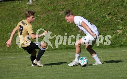 Fussball Kaerntner Liga. Koettmannsdorf gegen Maria Saal.   Lukas Valentin Perdacher (Koettmannsdorf), Daniel Wernig  (Maria Saal). Koettmannsdorf, am 11.6.2022.
Foto: Kuess
---
pressefotos, pressefotografie, kuess, qs, qspictures, sport, bild, bilder, bilddatenbank