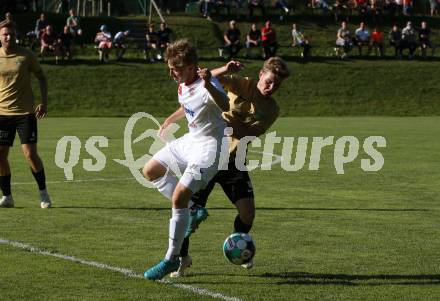 Fussball Kaerntner Liga. Koettmannsdorf gegen Maria Saal.   Lukas Valentin Perdacher (Koettmannsdorf),  Alexander Kerhe (Maria Saal). Koettmannsdorf, am 11.6.2022.
Foto: Kuess
---
pressefotos, pressefotografie, kuess, qs, qspictures, sport, bild, bilder, bilddatenbank