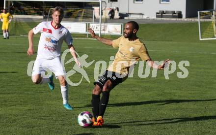 Fussball Kaerntner Liga. Koettmannsdorf gegen Maria Saal.   Tyrone Marcel Mc Cargo (Koettmannsdorf),  Alexander Kerhe (Maria Saal). Koettmannsdorf, am 11.6.2022.
Foto: Kuess
---
pressefotos, pressefotografie, kuess, qs, qspictures, sport, bild, bilder, bilddatenbank