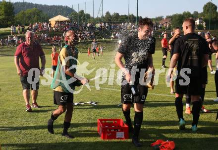 Fussball. KFV-Cup. Koettmannsdorf gegen Gmuend.  Jubel Tyrone Marcel Mc Cargo, Stephan Borovnik   (Koettmannsdorf). Koettmannsdorf, 19.6.2022.
Foto: Kuess

---
pressefotos, pressefotografie, kuess, qs, qspictures, sport, bild, bilder, bilddatenbank
