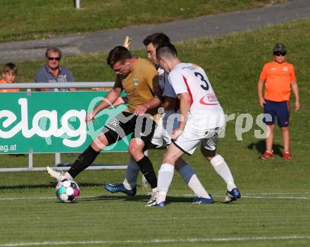 Fussball. KFV-Cup. Koettmannsdorf gegen Gmuend.   Ziga Erzen (Koettmannsdorf),   Christian Preiml, Maximilian Kohlmaier (Gmuend). Koettmannsdorf, 19.6.2022.
Foto: Kuess

---
pressefotos, pressefotografie, kuess, qs, qspictures, sport, bild, bilder, bilddatenbank