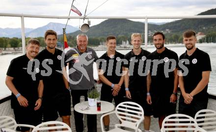 Fussball Bundesliga. Saison Kick-off 2022/23. SK Austria Klagenfurt.   Christopher Wernitznig, Thorsten Mahrer, Trainer Peter Pacult, Till Schumacher, Christopher Cvetko, Markus Pink, Phillip Menzel. Klagenfurt, am 5.7.2022.
Foto: Kuess
---
pressefotos, pressefotografie, kuess, qs, qspictures, sport, bild, bilder, bilddatenbank