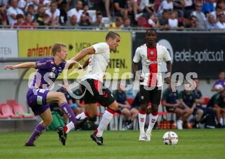 Fussball Testspiel. SK Austria Klagenfurt gegen FC Southampton.   Christopher CVetko (Klagenfurt),   Oriol Romeu (FC Southampton). Klagenfurt, am 18.7.2022. 
Foto: Kuess

---
pressefotos, pressefotografie, kuess, qs, qspictures, sport, bild, bilder, bilddatenbank