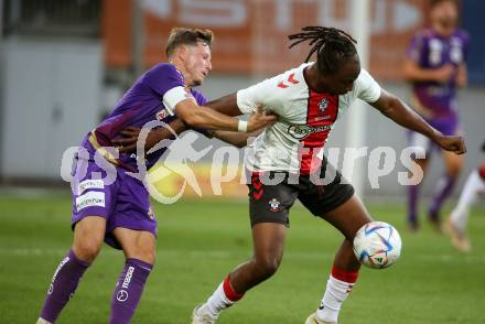 Fussball Testspiel. SK Austria Klagenfurt gegen FC Southampton.   Fabian Miesenboeck, (Klagenfurt), Aribo Joe  (FC Southampton). Klagenfurt, am 18.7.2022. 
Foto: Kuess

---
pressefotos, pressefotografie, kuess, qs, qspictures, sport, bild, bilder, bilddatenbank